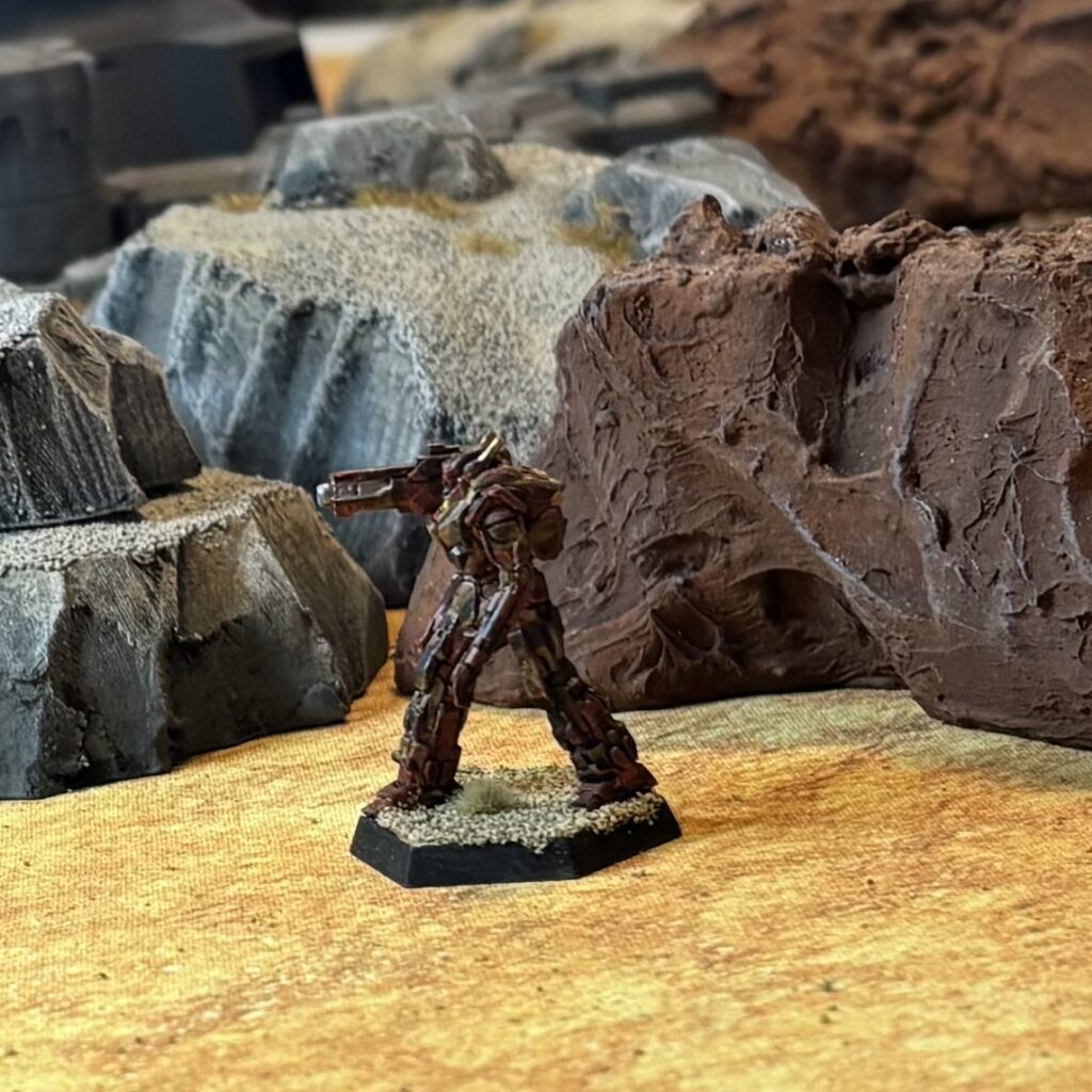 Pack Hunter mini painted red and brown camo